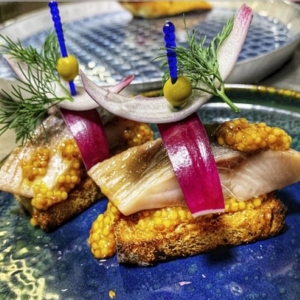 Канапка с атлантической сельдью
